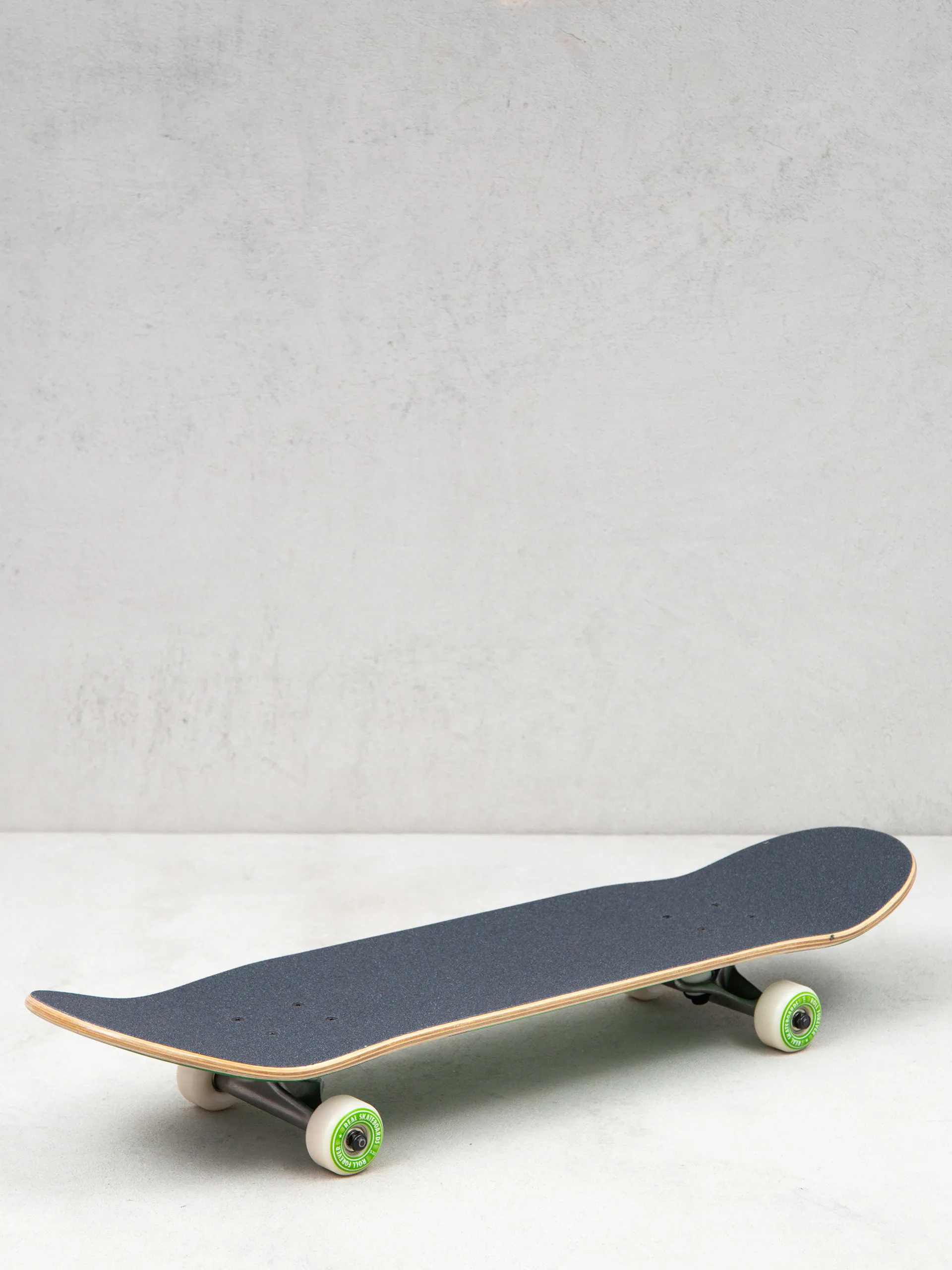 Real Classic Oval Large Skateboard (green)