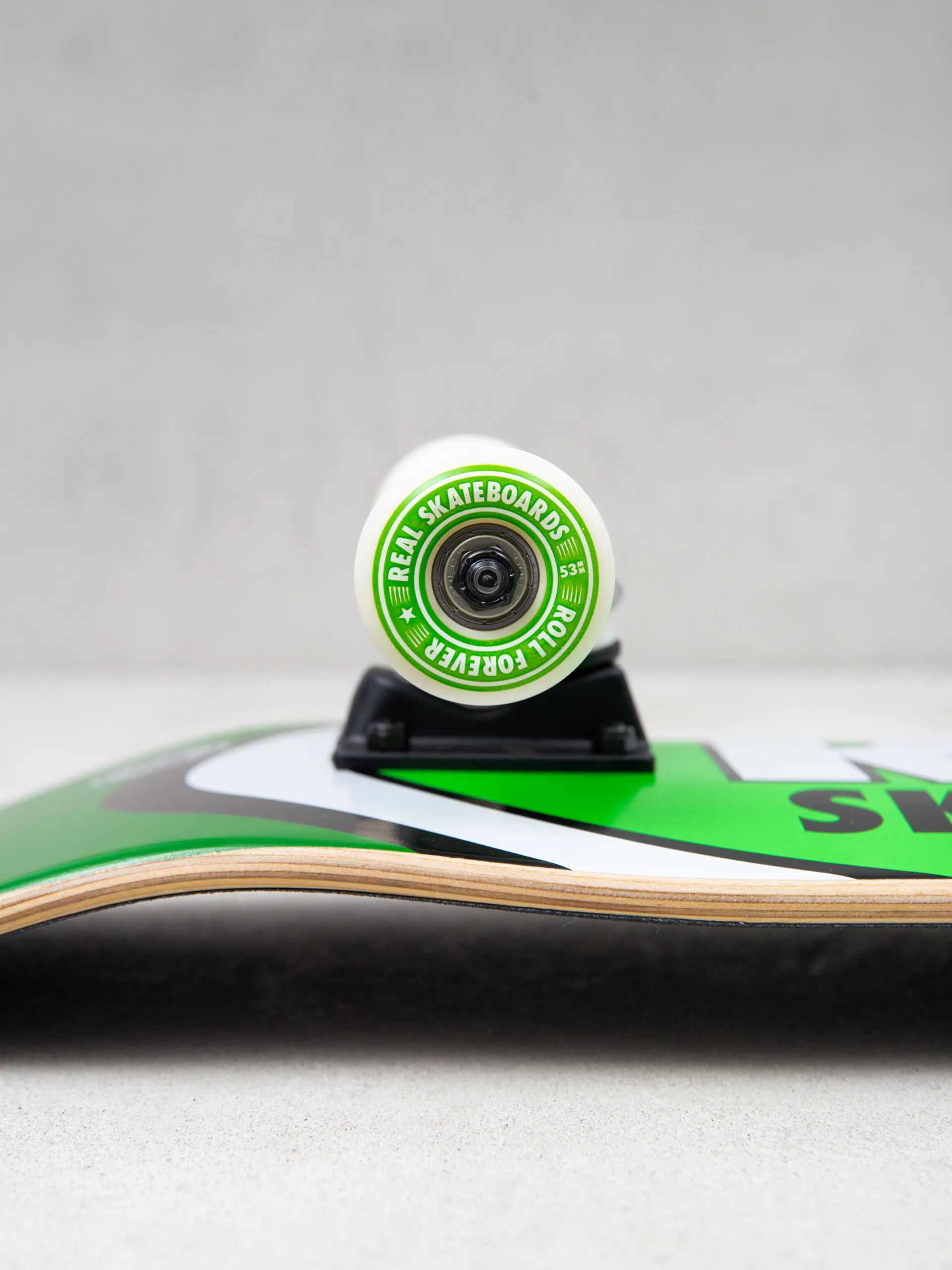 Real Classic Oval Large Skateboard (green)